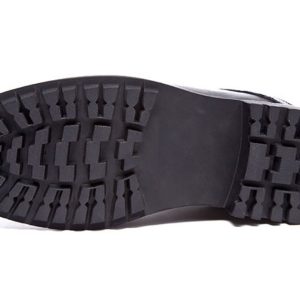 Comfortable black heel sole of men's height increasing shoes with slip-resistant tread for enhanced grip and support. Perfect for adding extra height discreetly.