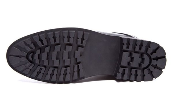 Comfortable black heel sole of men's height increasing shoes with slip-resistant tread for enhanced grip and support. Perfect for adding extra height discreetly.